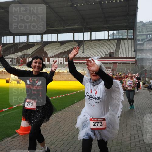 07.12.2025 - St. Pauli X-Mass-Run No. 15 Fabian Wolf http://msf.ph/oto/9408728 07.12.2025 11:07:50 Ziel 271, 273, 286, 293, 332, 377, 389, 397, 623, 774, 1107, 1123, 1378, 1381, 1382, 1383, 1439, 1441, 1460, 1509, 1812, 1910, 2693 meine-sportfotos.de