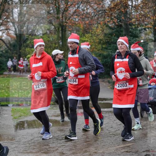 07.12.2025 - St. Pauli X-Mass-Run No. 15 Michael Burmester http://msf.ph/oto/9408736 07.12.2025 11:26:47 Laufen 4134, 2210, 4184, 15, 2203, 1815 meine-sportfotos.de