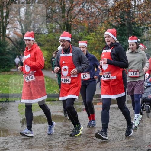 07.12.2025 - St. Pauli X-Mass-Run No. 15 Michael Burmester http://msf.ph/oto/9408742 07.12.2025 11:26:47 Laufen 2210, 24, 4184, 2203, 548 meine-sportfotos.de