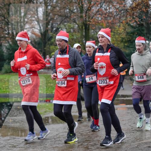 07.12.2025 - St. Pauli X-Mass-Run No. 15 Michael Burmester http://msf.ph/oto/9408751 07.12.2025 11:26:47 Laufen 2210, 4184, 24, 5, 2203, 548 meine-sportfotos.de