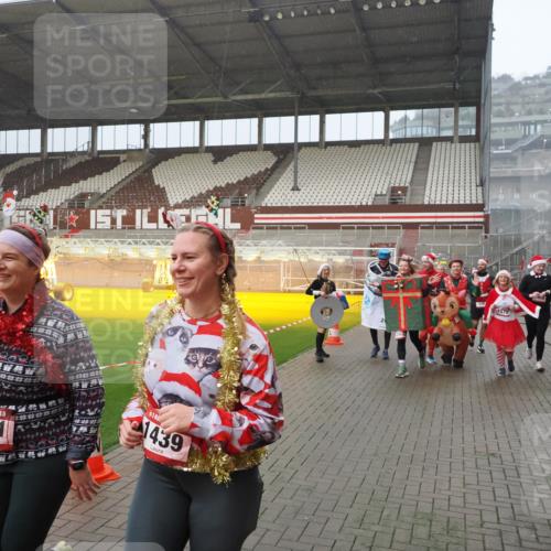 07.12.2025 - St. Pauli X-Mass-Run No. 15 Fabian Wolf http://msf.ph/oto/9408755 07.12.2025 11:07:52 Ziel 271, 273, 286, 293, 332, 389, 397, 772, 774, 1107, 1123, 1129, 1378, 1381, 1382, 1383, 1439, 1441, 1460, 1812, 2693 meine-sportfotos.de