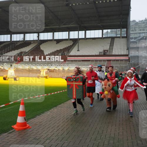 07.12.2025 - St. Pauli X-Mass-Run No. 15 Fabian Wolf http://msf.ph/oto/9408764 07.12.2025 11:07:54 Ziel 271, 273, 286, 293, 389, 397, 653, 772, 774, 1107, 1123, 1129, 1342, 1378, 1381, 1382, 1383, 1439, 1441, 1460, 1520, 1525, 1812, 2693 meine-sportfotos.de
