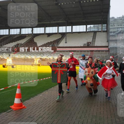 07.12.2025 - St. Pauli X-Mass-Run No. 15 Fabian Wolf http://msf.ph/oto/9408767 07.12.2025 11:07:54 Ziel 271, 273, 286, 293, 389, 397, 653, 772, 774, 1107, 1123, 1129, 1342, 1378, 1381, 1382, 1383, 1439, 1441, 1460, 1520, 1525, 1812, 2693 meine-sportfotos.de
