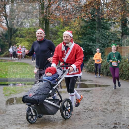 07.12.2025 - St. Pauli X-Mass-Run No. 15 Michael Burmester http://msf.ph/oto/9408775 07.12.2025 11:26:49 Laufen 3616, 3618 meine-sportfotos.de