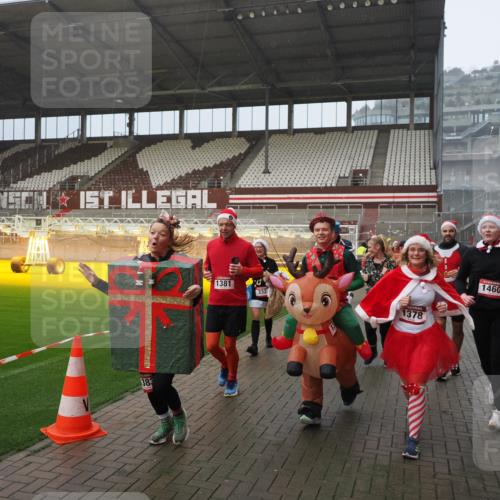 07.12.2025 - St. Pauli X-Mass-Run No. 15 Fabian Wolf http://msf.ph/oto/9408776 07.12.2025 11:07:55 Ziel 271, 273, 286, 293, 389, 397, 653, 772, 774, 1107, 1123, 1129, 1230, 1342, 1355, 1378, 1381, 1382, 1383, 1439, 1441, 1460, 1520, 1525, 1812, 4815 meine-sportfotos.de