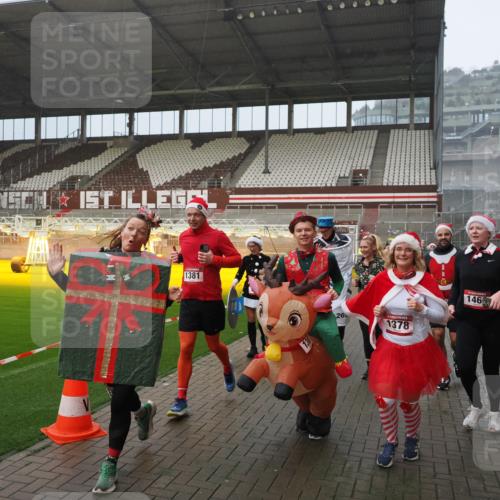 07.12.2025 - St. Pauli X-Mass-Run No. 15 Fabian Wolf http://msf.ph/oto/9408779 07.12.2025 11:07:55 Ziel 271, 273, 286, 293, 389, 397, 653, 772, 774, 1107, 1123, 1129, 1230, 1342, 1355, 1378, 1381, 1382, 1383, 1439, 1441, 1460, 1520, 1525, 1812, 4815 meine-sportfotos.de