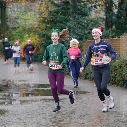 07.12.2025 - St. Pauli X-Mass-Run No. 15 Michael Burmester http://msf.ph/oto/9408790 07.12.2025 11:26:51 Laufen 15, 3616, 3618 meine-sportfotos.de