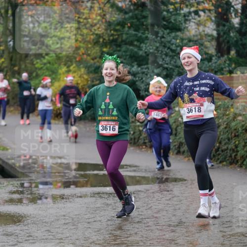 07.12.2025 - St. Pauli X-Mass-Run No. 15 Michael Burmester http://msf.ph/oto/9408793 07.12.2025 11:26:51 Laufen 15, 3616, 1467, 5, 3618 meine-sportfotos.de