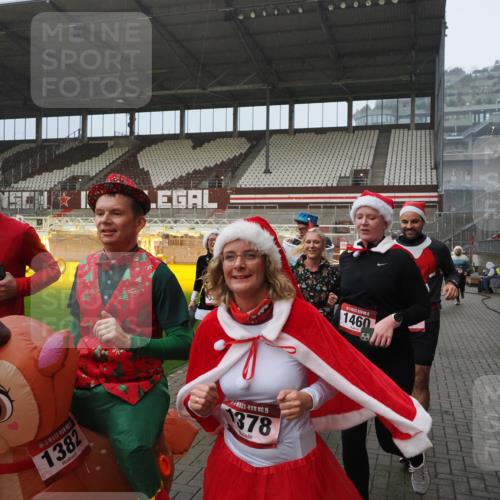 07.12.2025 - St. Pauli X-Mass-Run No. 15 Fabian Wolf http://msf.ph/oto/9408794 07.12.2025 11:07:56 Ziel 271, 273, 286, 293, 389, 397, 653, 772, 774, 1107, 1123, 1129, 1226, 1230, 1249, 1342, 1355, 1378, 1381, 1382, 1383, 1439, 1441, 1460, 1520, 1525, 1812, 4815 meine-sportfotos.de