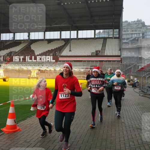 07.12.2025 - St. Pauli X-Mass-Run No. 15 Fabian Wolf http://msf.ph/oto/9408852 07.12.2025 11:08:00 Ziel 271, 273, 286, 293, 629, 635, 653, 772, 774, 1107, 1123, 1129, 1226, 1230, 1249, 1342, 1355, 1378, 1381, 1382, 1383, 1439, 1441, 1460, 1520, 1525, 1809, 1810, 1812, 4798, 4815 meine-sportfotos.de