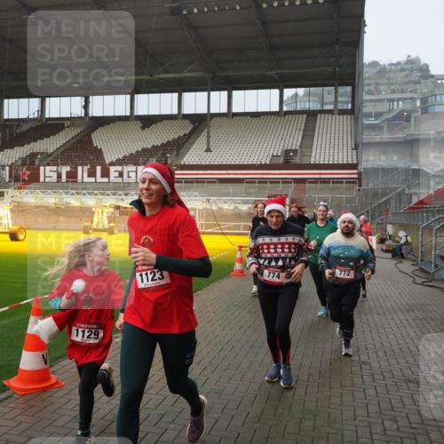 07.12.2025 - St. Pauli X-Mass-Run No. 15 Fabian Wolf http://msf.ph/oto/9408855 07.12.2025 11:08:00 Ziel 271, 273, 286, 293, 629, 635, 653, 772, 774, 1107, 1123, 1129, 1226, 1230, 1249, 1342, 1355, 1378, 1381, 1382, 1383, 1439, 1441, 1460, 1520, 1525, 1809, 1810, 1812, 4798, 4815 meine-sportfotos.de