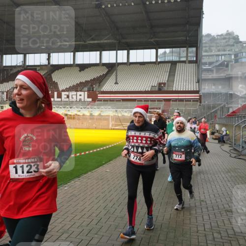 07.12.2025 - St. Pauli X-Mass-Run No. 15 Fabian Wolf http://msf.ph/oto/9408861 07.12.2025 11:08:00 Ziel 271, 273, 286, 293, 629, 635, 653, 772, 774, 1107, 1123, 1129, 1226, 1230, 1249, 1342, 1355, 1378, 1381, 1382, 1383, 1439, 1441, 1460, 1520, 1525, 1809, 1810, 1812, 4798, 4815 meine-sportfotos.de