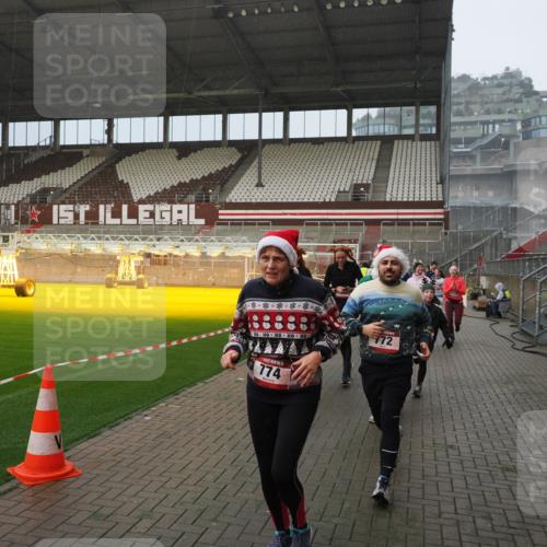 07.12.2025 - St. Pauli X-Mass-Run No. 15 Fabian Wolf http://msf.ph/oto/9408864 07.12.2025 11:08:01 Ziel 271, 286, 293, 629, 635, 653, 772, 774, 1107, 1123, 1129, 1226, 1230, 1249, 1342, 1355, 1378, 1381, 1382, 1383, 1439, 1441, 1460, 1520, 1525, 1809, 1810, 1812, 4798, 4815 meine-sportfotos.de