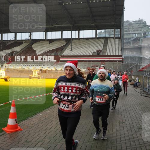 07.12.2025 - St. Pauli X-Mass-Run No. 15 Fabian Wolf http://msf.ph/oto/9408867 07.12.2025 11:08:01 Ziel 271, 286, 293, 629, 635, 653, 772, 774, 1107, 1123, 1129, 1226, 1230, 1249, 1342, 1355, 1378, 1381, 1382, 1383, 1439, 1441, 1460, 1520, 1525, 1809, 1810, 1812, 4798, 4815 meine-sportfotos.de