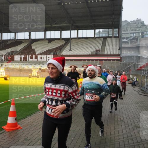 07.12.2025 - St. Pauli X-Mass-Run No. 15 Fabian Wolf http://msf.ph/oto/9408870 07.12.2025 11:08:01 Ziel 271, 286, 293, 629, 635, 653, 772, 774, 1107, 1123, 1129, 1226, 1230, 1249, 1342, 1355, 1378, 1381, 1382, 1383, 1439, 1441, 1460, 1520, 1525, 1809, 1810, 1812, 4798, 4815 meine-sportfotos.de