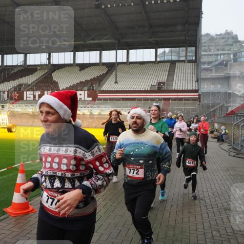 07.12.2025 - St. Pauli X-Mass-Run No. 15 Fabian Wolf http://msf.ph/oto/9408873 07.12.2025 11:08:01 Ziel 271, 286, 293, 629, 635, 653, 772, 774, 1107, 1123, 1129, 1226, 1230, 1249, 1342, 1355, 1378, 1381, 1382, 1383, 1439, 1441, 1460, 1520, 1525, 1809, 1810, 1812, 4798, 4815 meine-sportfotos.de