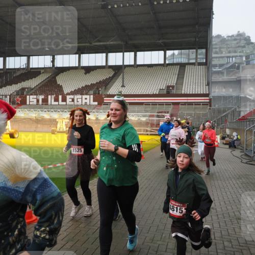 07.12.2025 - St. Pauli X-Mass-Run No. 15 Fabian Wolf http://msf.ph/oto/9408885 07.12.2025 11:08:02 Ziel 271, 286, 293, 629, 635, 653, 772, 774, 1107, 1123, 1129, 1226, 1230, 1249, 1342, 1355, 1378, 1381, 1382, 1383, 1439, 1441, 1460, 1520, 1525, 1809, 1810, 4798, 4815 meine-sportfotos.de
