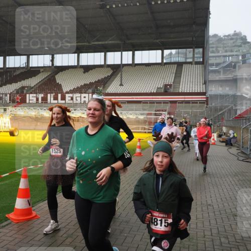 07.12.2025 - St. Pauli X-Mass-Run No. 15 Fabian Wolf http://msf.ph/oto/9408888 07.12.2025 11:08:02 Ziel 271, 286, 293, 629, 635, 653, 772, 774, 1107, 1123, 1129, 1226, 1230, 1249, 1342, 1355, 1378, 1381, 1382, 1383, 1439, 1441, 1460, 1520, 1525, 1809, 1810, 4798, 4815 meine-sportfotos.de