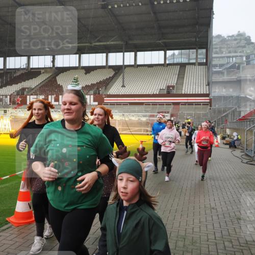 07.12.2025 - St. Pauli X-Mass-Run No. 15 Fabian Wolf http://msf.ph/oto/9408891 07.12.2025 11:08:02 Ziel 271, 286, 293, 629, 635, 653, 772, 774, 1107, 1123, 1129, 1226, 1230, 1249, 1342, 1355, 1378, 1381, 1382, 1383, 1439, 1441, 1460, 1520, 1525, 1809, 1810, 4798, 4815 meine-sportfotos.de