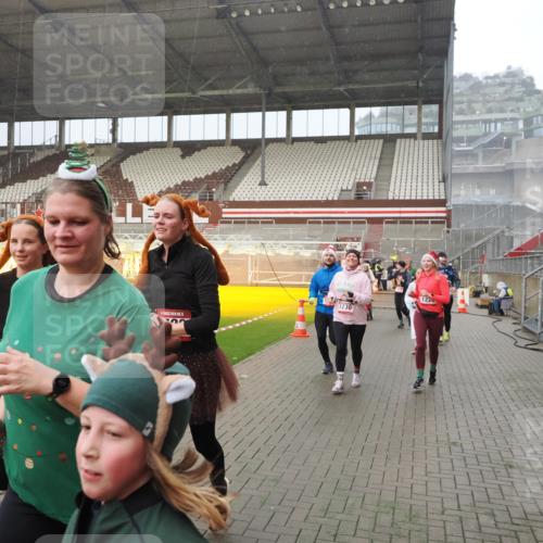 07.12.2025 - St. Pauli X-Mass-Run No. 15 Fabian Wolf http://msf.ph/oto/9408894 07.12.2025 11:08:03 Ziel 286, 293, 629, 635, 653, 772, 774, 1107, 1123, 1129, 1226, 1230, 1249, 1342, 1355, 1378, 1381, 1382, 1383, 1460, 1520, 1525, 1596, 1809, 1810, 4798, 4815 meine-sportfotos.de