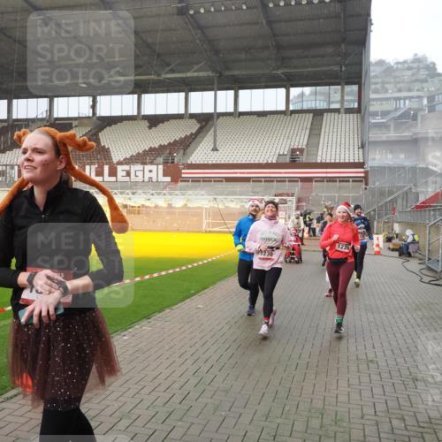 07.12.2025 - St. Pauli X-Mass-Run No. 15 Fabian Wolf http://msf.ph/oto/9408900 07.12.2025 11:08:03 Ziel 286, 293, 629, 635, 653, 772, 774, 1107, 1123, 1129, 1226, 1230, 1249, 1342, 1355, 1378, 1381, 1382, 1383, 1460, 1520, 1525, 1596, 1809, 1810, 4798, 4815 meine-sportfotos.de