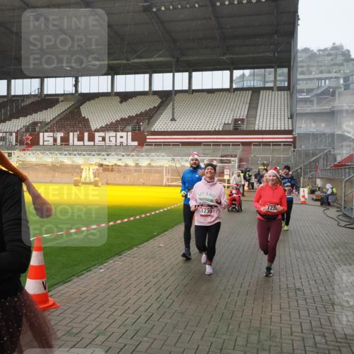 07.12.2025 - St. Pauli X-Mass-Run No. 15 Fabian Wolf http://msf.ph/oto/9408903 07.12.2025 11:08:03 Ziel 286, 293, 629, 635, 653, 772, 774, 1107, 1123, 1129, 1226, 1230, 1249, 1342, 1355, 1378, 1381, 1382, 1383, 1460, 1520, 1525, 1596, 1809, 1810, 4798, 4815 meine-sportfotos.de