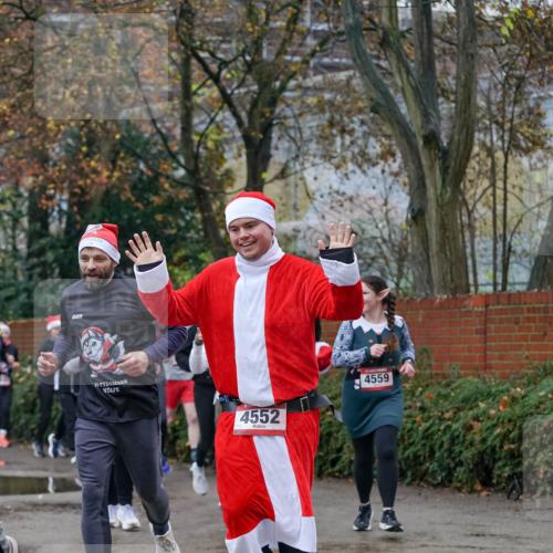 07.12.2025 - St. Pauli X-Mass-Run No. 15 Michael Burmester http://msf.ph/oto/9408914 07.12.2025 09:44:38 Laufen 4552, 4559 meine-sportfotos.de