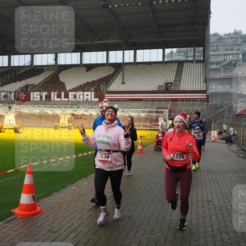 07.12.2025 - St. Pauli X-Mass-Run No. 15 Fabian Wolf http://msf.ph/oto/9408915 07.12.2025 11:08:04 Ziel 286, 293, 629, 635, 653, 772, 774, 1107, 1123, 1129, 1226, 1230, 1249, 1342, 1355, 1378, 1381, 1382, 1383, 1460, 1520, 1525, 1596, 1809, 1810, 4798, 4815 meine-sportfotos.de