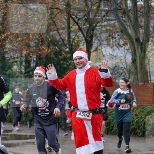 07.12.2025 - St. Pauli X-Mass-Run No. 15 Michael Burmester http://msf.ph/oto/9408917 07.12.2025 09:44:39 Laufen 4552, 4559 meine-sportfotos.de