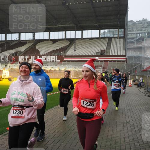 07.12.2025 - St. Pauli X-Mass-Run No. 15 Fabian Wolf http://msf.ph/oto/9408924 07.12.2025 11:08:05 Ziel 286, 293, 629, 635, 653, 772, 774, 1107, 1123, 1129, 1226, 1230, 1249, 1342, 1355, 1378, 1381, 1382, 1383, 1460, 1520, 1525, 1596, 1809, 1810, 4798, 4815 meine-sportfotos.de