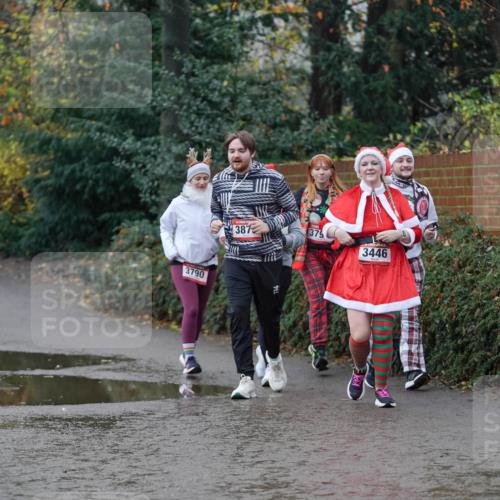 07.12.2025 - St. Pauli X-Mass-Run No. 15 Michael Burmester http://msf.ph/oto/9408925 07.12.2025 11:27:05 Laufen 3790, 387, 379, 3446 meine-sportfotos.de