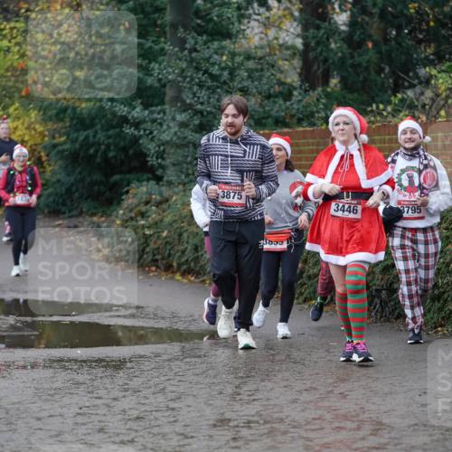 07.12.2025 - St. Pauli X-Mass-Run No. 15 Michael Burmester http://msf.ph/oto/9408931 07.12.2025 11:27:06 Laufen 3875, 3446, 3795 meine-sportfotos.de
