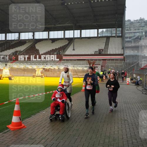 07.12.2025 - St. Pauli X-Mass-Run No. 15 Fabian Wolf http://msf.ph/oto/9408970 07.12.2025 11:08:08 Ziel 629, 635, 653, 772, 774, 1107, 1123, 1129, 1226, 1230, 1249, 1342, 1355, 1520, 1525, 1559, 1560, 1596, 1809, 1810, 4798, 4815 meine-sportfotos.de