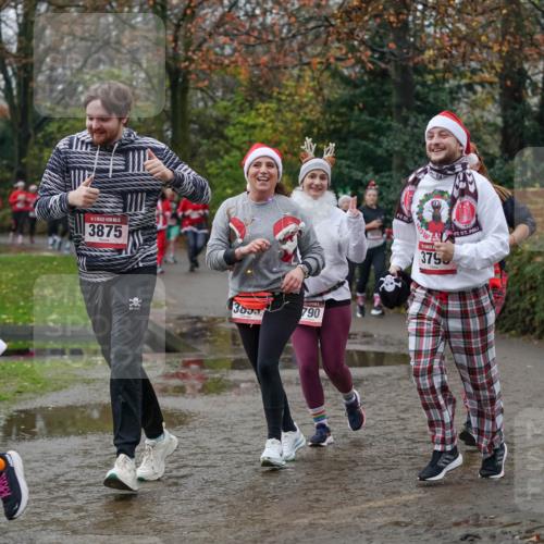07.12.2025 - St. Pauli X-Mass-Run No. 15 Michael Burmester http://msf.ph/oto/9408975 07.12.2025 11:27:09 Laufen 15, 3875, 3853, 790, 3755 meine-sportfotos.de