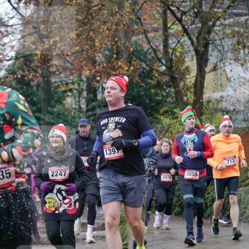 07.12.2025 - St. Pauli X-Mass-Run No. 15 Michael Burmester http://msf.ph/oto/9408983 07.12.2025 09:44:48 Laufen 1929, 35, 2247, 9, 139, 713, 3970, 3859 meine-sportfotos.de
