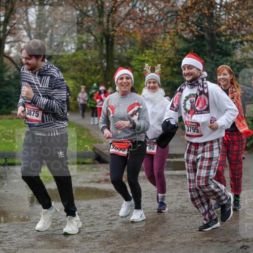 07.12.2025 - St. Pauli X-Mass-Run No. 15 Michael Burmester http://msf.ph/oto/9408984 07.12.2025 11:27:10 Laufen 3875, 3033, 790, 3795 meine-sportfotos.de