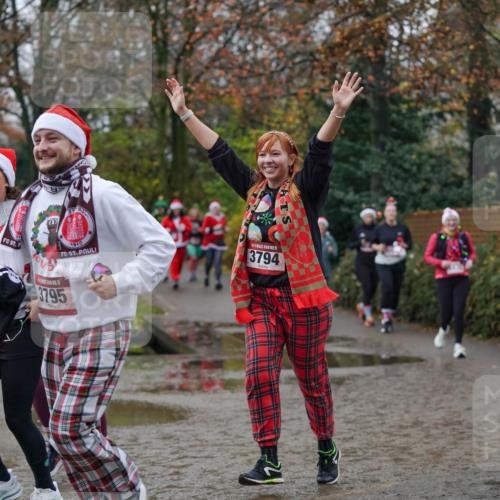 07.12.2025 - St. Pauli X-Mass-Run No. 15 Michael Burmester http://msf.ph/oto/9408990 07.12.2025 11:27:10 Laufen 940, 15, 3794, 3795 meine-sportfotos.de