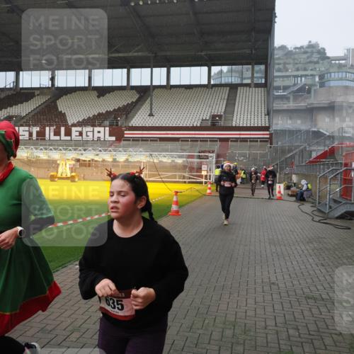 07.12.2025 - St. Pauli X-Mass-Run No. 15 Fabian Wolf http://msf.ph/oto/9408994 07.12.2025 11:08:10 Ziel 100, 629, 635, 653, 772, 774, 1123, 1129, 1226, 1230, 1249, 1342, 1355, 1520, 1525, 1559, 1560, 1596, 1809, 1810, 4798, 4815 meine-sportfotos.de