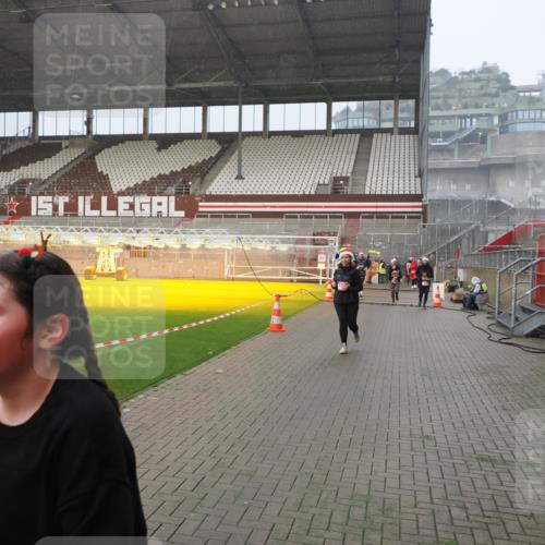 07.12.2025 - St. Pauli X-Mass-Run No. 15 Fabian Wolf http://msf.ph/oto/9409000 07.12.2025 11:08:10 Ziel 100, 629, 635, 653, 772, 774, 1123, 1129, 1226, 1230, 1249, 1342, 1355, 1520, 1525, 1559, 1560, 1596, 1809, 1810, 4798, 4815 meine-sportfotos.de