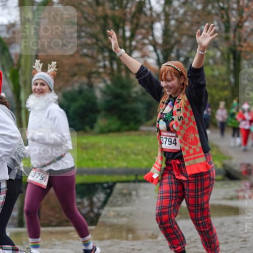 07.12.2025 - St. Pauli X-Mass-Run No. 15 Michael Burmester http://msf.ph/oto/9409011 07.12.2025 11:27:11 Laufen 340, 195, 3790, 3794 meine-sportfotos.de