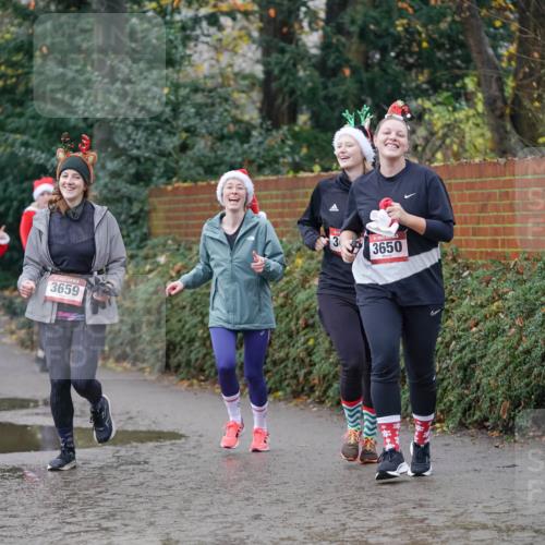 07.12.2025 - St. Pauli X-Mass-Run No. 15 Michael Burmester http://msf.ph/oto/9409040 07.12.2025 11:27:15 Laufen 2077, 3659, 3, 3650 meine-sportfotos.de