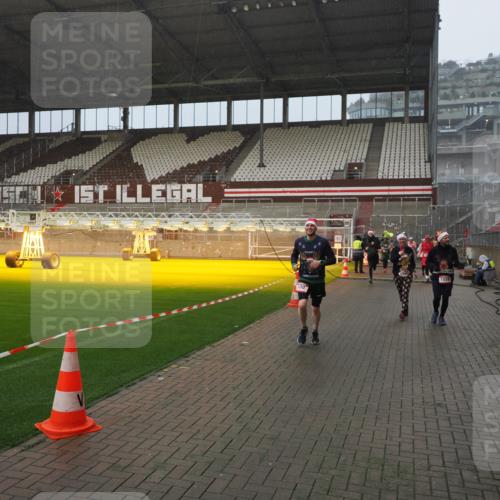 07.12.2025 - St. Pauli X-Mass-Run No. 15 Fabian Wolf http://msf.ph/oto/9409050 07.12.2025 11:08:15 Ziel 100, 396, 629, 635, 758, 1078, 1170, 1226, 1230, 1249, 1355, 1559, 1560, 1596, 1706, 1809, 1810, 4798, 4815 meine-sportfotos.de