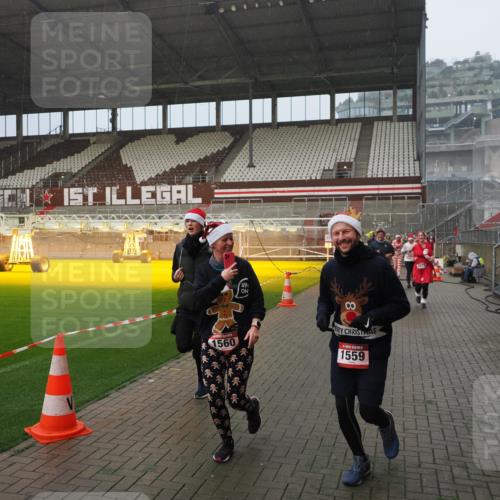07.12.2025 - St. Pauli X-Mass-Run No. 15 Fabian Wolf http://msf.ph/oto/9409095 07.12.2025 11:08:18 Ziel 100, 396, 446, 629, 635, 758, 1078, 1170, 1559, 1560, 1596, 1706 meine-sportfotos.de