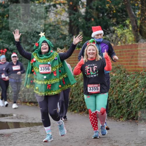 07.12.2025 - St. Pauli X-Mass-Run No. 15 Michael Burmester http://msf.ph/oto/9409100 07.12.2025 11:27:22 Laufen 594, 3490, 3496, 3356, 15, 3355 meine-sportfotos.de