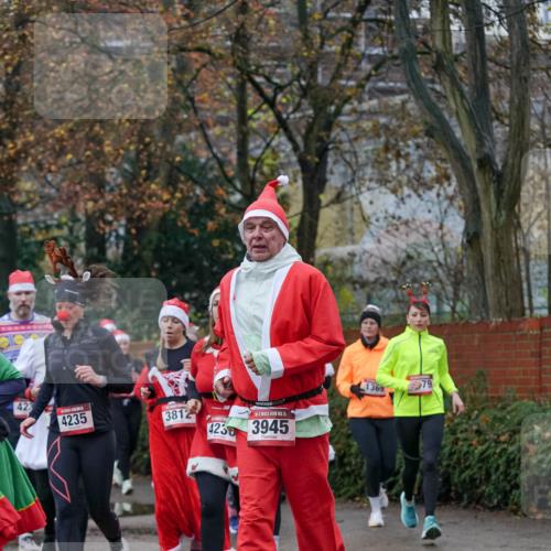 07.12.2025 - St. Pauli X-Mass-Run No. 15 Michael Burmester http://msf.ph/oto/9409120 07.12.2025 09:45:06 Laufen 42, 4235, 3812, 4238, 15, 3945, 1369 meine-sportfotos.de
