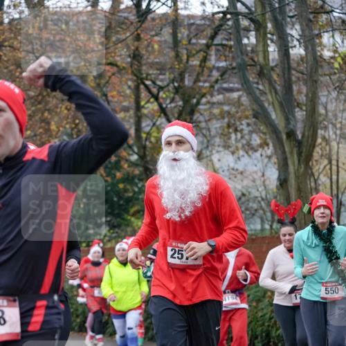 07.12.2025 - St. Pauli X-Mass-Run No. 15 Michael Burmester http://msf.ph/oto/9409170 07.12.2025 09:45:11 Laufen 25, 4194, 550 meine-sportfotos.de