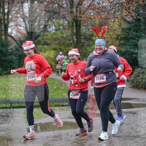 07.12.2025 - St. Pauli X-Mass-Run No. 15 Michael Burmester http://msf.ph/oto/9409201 07.12.2025 11:27:31 Laufen 2598, 2599, 2596 meine-sportfotos.de