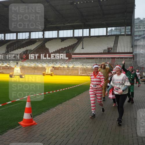 07.12.2025 - St. Pauli X-Mass-Run No. 15 Fabian Wolf http://msf.ph/oto/9409209 07.12.2025 11:08:29 Ziel 100, 152, 155, 166, 396, 446, 758, 784, 1078, 1170, 1184, 1424, 1491, 1625, 1706, 2259, 2893, 4584, 4819, 4830 meine-sportfotos.de