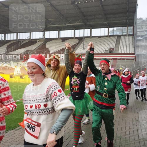 07.12.2025 - St. Pauli X-Mass-Run No. 15 Fabian Wolf http://msf.ph/oto/9409229 07.12.2025 11:08:32 Ziel 152, 155, 166, 396, 446, 758, 784, 1078, 1170, 1184, 1424, 1491, 1625, 1706, 2259, 2893, 4584, 4819, 4830 meine-sportfotos.de