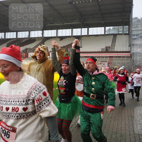 07.12.2025 - St. Pauli X-Mass-Run No. 15 Fabian Wolf http://msf.ph/oto/9409232 07.12.2025 11:08:32 Ziel 152, 155, 166, 396, 446, 758, 784, 1078, 1170, 1184, 1424, 1491, 1625, 1706, 2259, 2893, 4584, 4819, 4830 meine-sportfotos.de